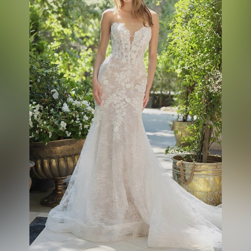 Elegant Lace Wedding Dress